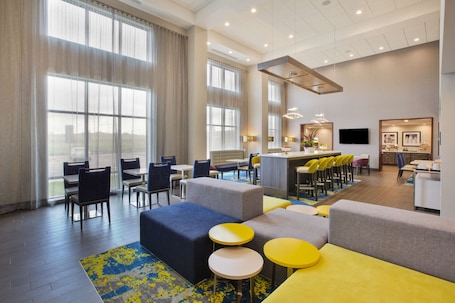 Lobby. Hampton Inn & Suites Southwest/Sioux Falls