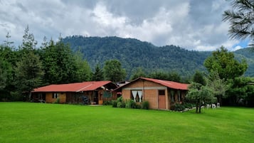 Vista frontal de la propiedad