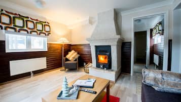 Cottage | Living room | Flat-screen TV