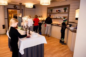 Desayuno buffet (SEK 150 por persona)