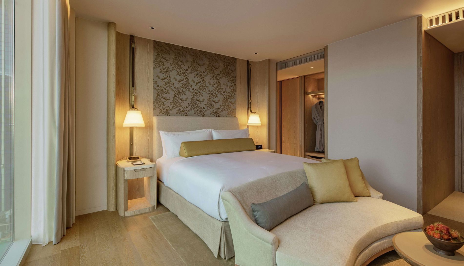 Ropa de cama de alta calidad, minibar, caja fuerte