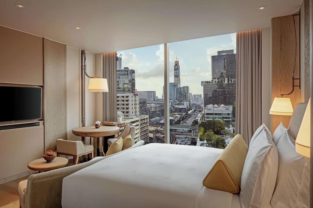 Deluxe Room, 1 King Bed, City View | City view