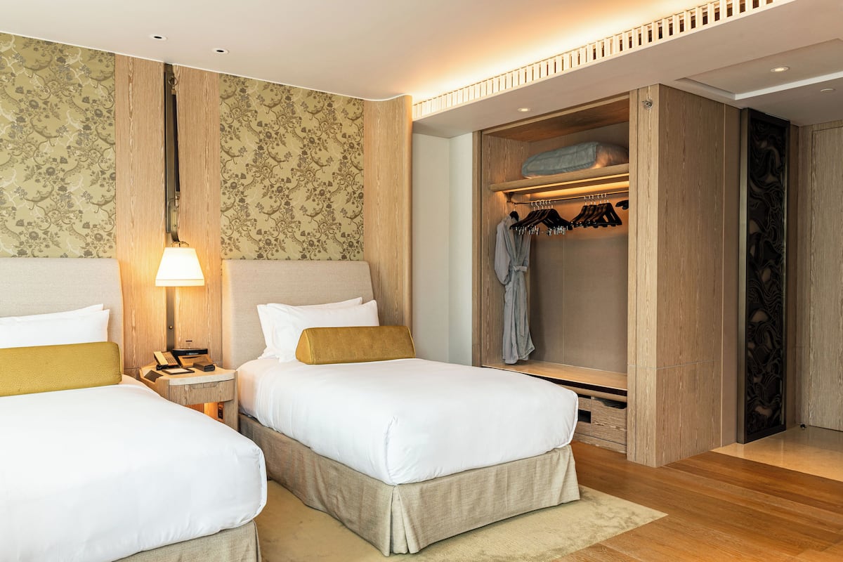 Deluxe Room, 2 Single Beds | 1 bedroom, premium bedding, minibar, in-room safe