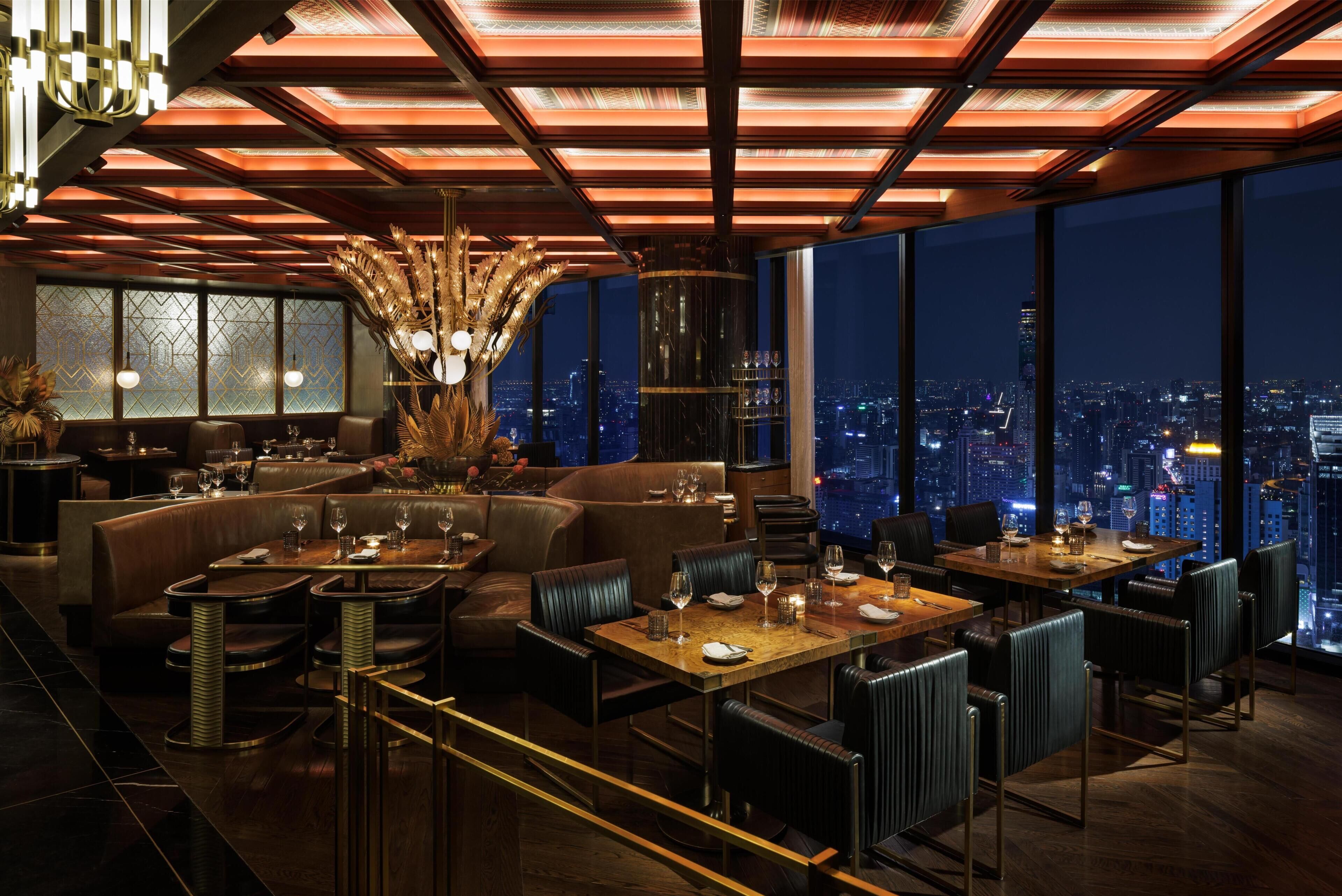 3 restaurants; breakfast, lunch, dinner and brunch served 