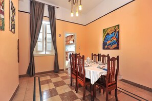 Appartement (2 Rooms) | Restauration dans la chambre