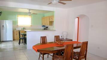 House, 3 Bedrooms | In-room dining