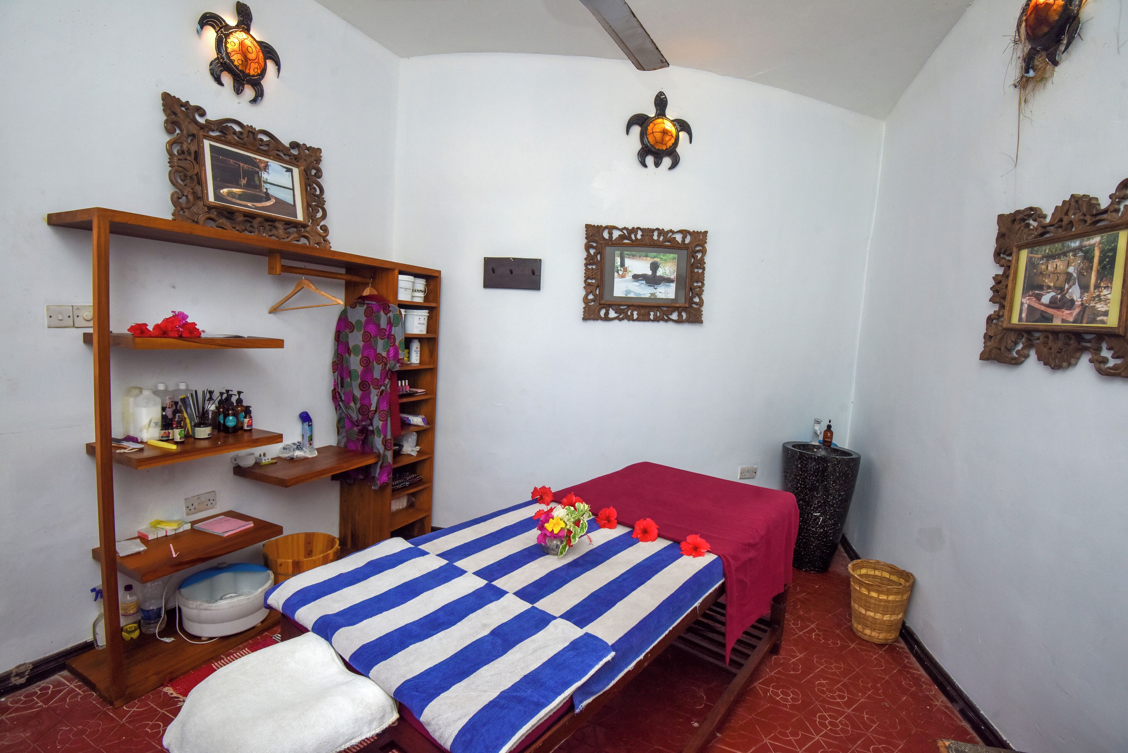 Couples treatment rooms, body treatments, facials