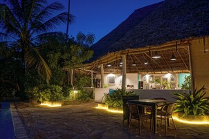 Breakfast, lunch, dinner served; local and international cuisine