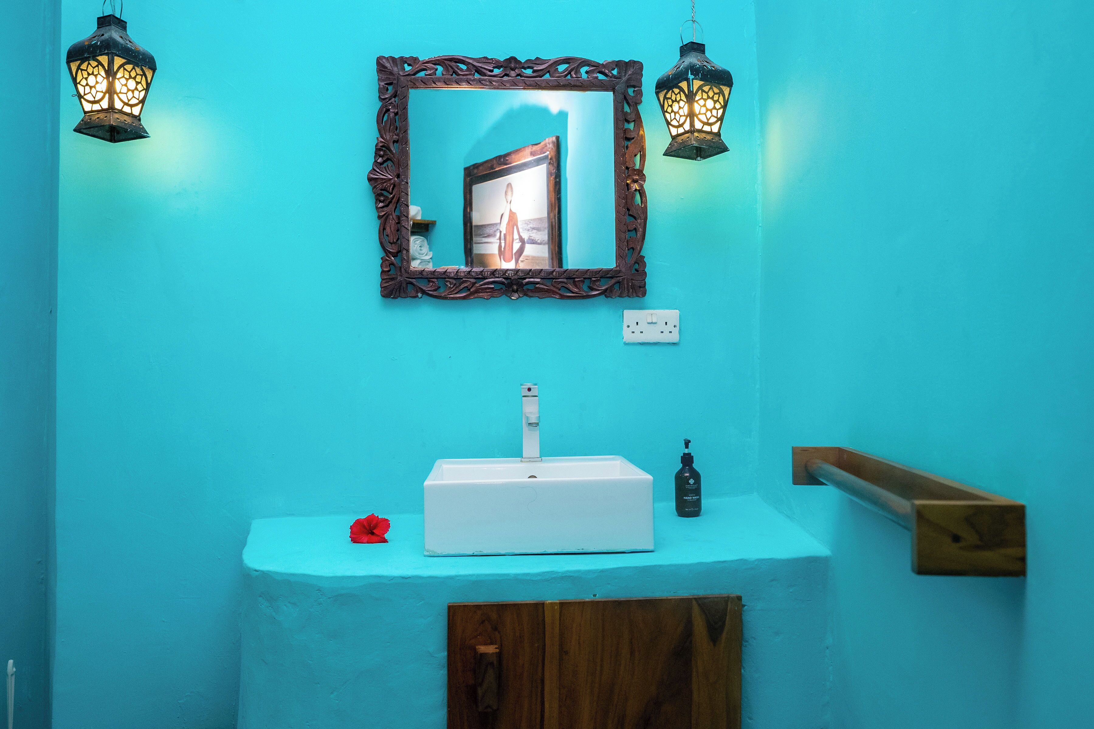 sea view room | bathroom | shower, free toiletries, hair dryer, towels