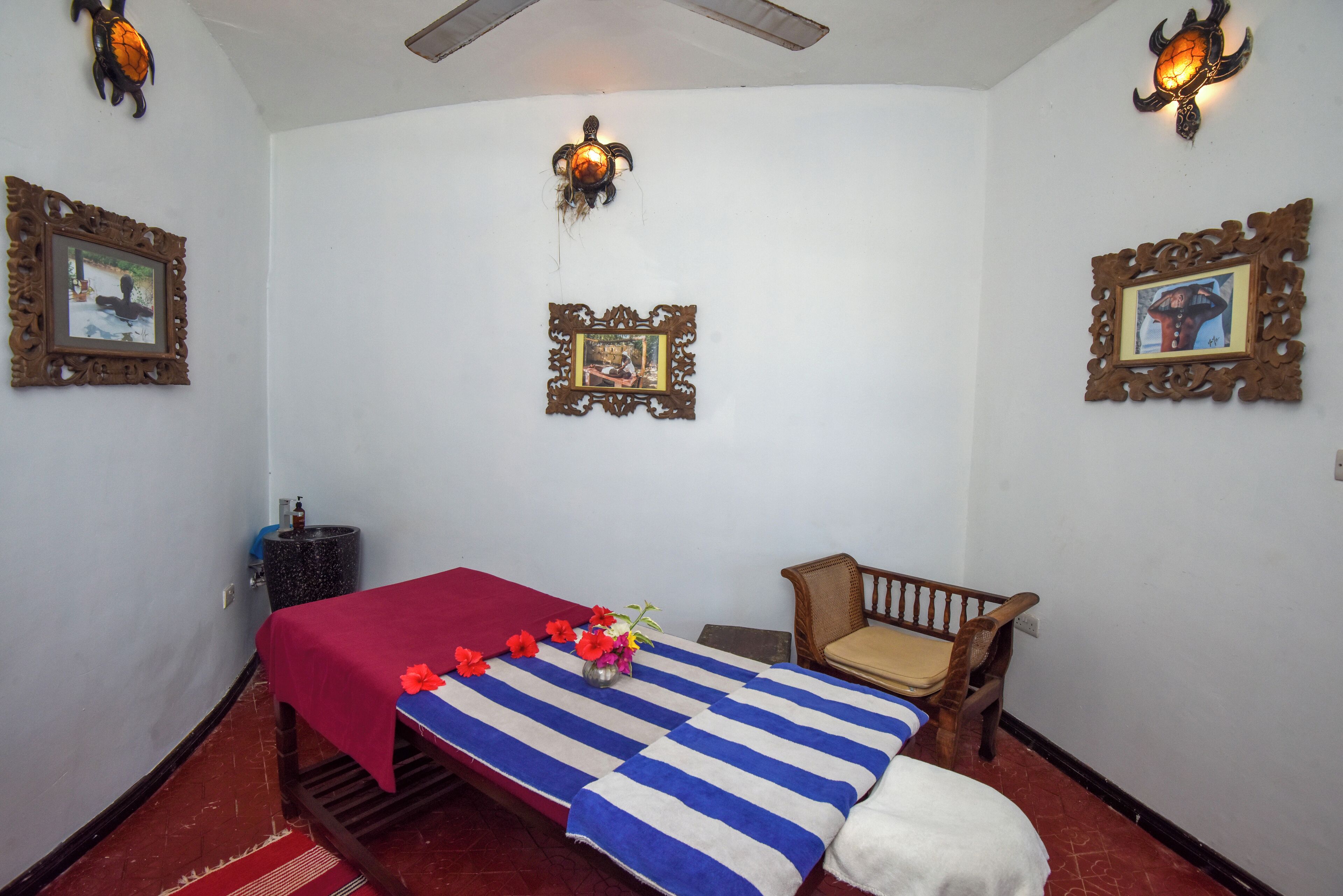 couples treatment room(s), body treatments, facials