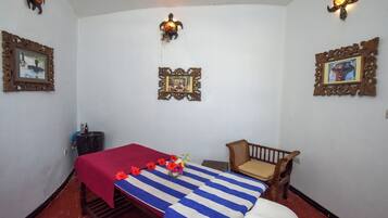 Couples treatment rooms, body treatments, facials