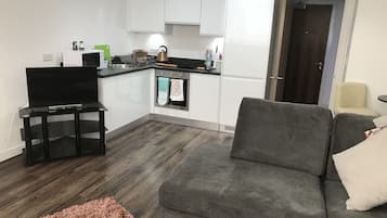 Deluxe Studio Suite, Multiple Beds, Marina View | 1 bedroom, premium bedding, blackout curtains, iron/ironing board