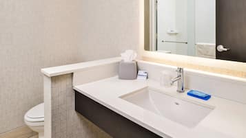 Deep soaking tub, free toiletries, hair dryer, towels