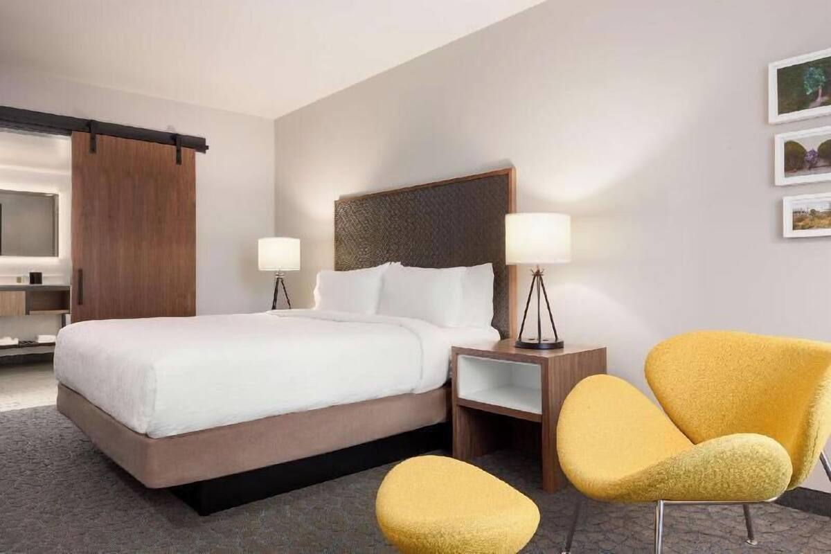 In-room safe, desk, laptop workspace, soundproofing