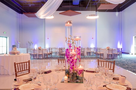 Ballroom. Hampton Inn & Suites Boston/Stoughton