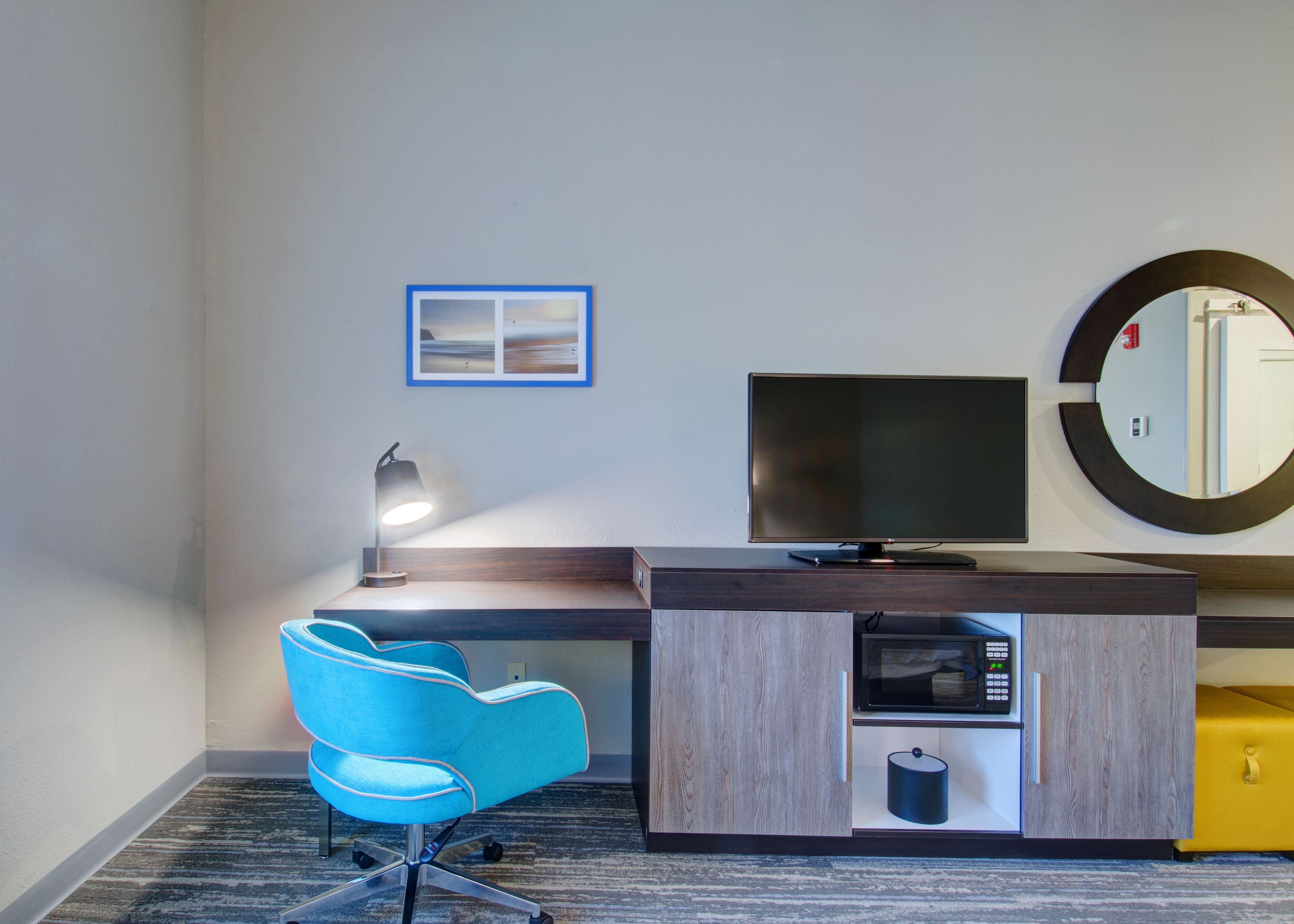 room, 1 king bed, accessible, non smoking (mobility & hearing, roll-in shower) | in-room safe, desk, soundproofing, iron/ironing board