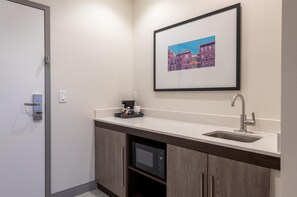 Minibar - Hampton Inn & Suites Boston/Stoughton (Stoughton)