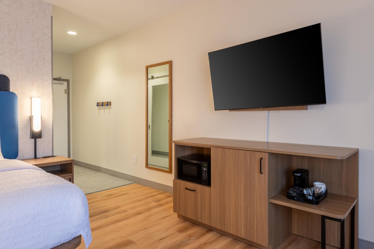 In-room safe, desk, soundproofing, iron/ironing board