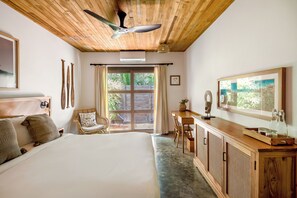 Habitación básica, 1 cama de matrimonio grande | Caja fuerte, decoración individual, mobiliario individual