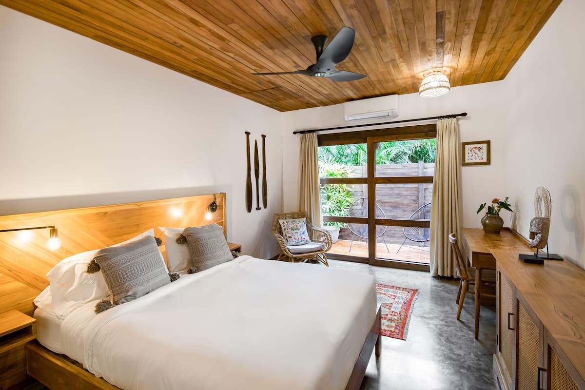 Habitación básica, 1 cama King size | Caja de seguridad en la habitación y decoración personalizada