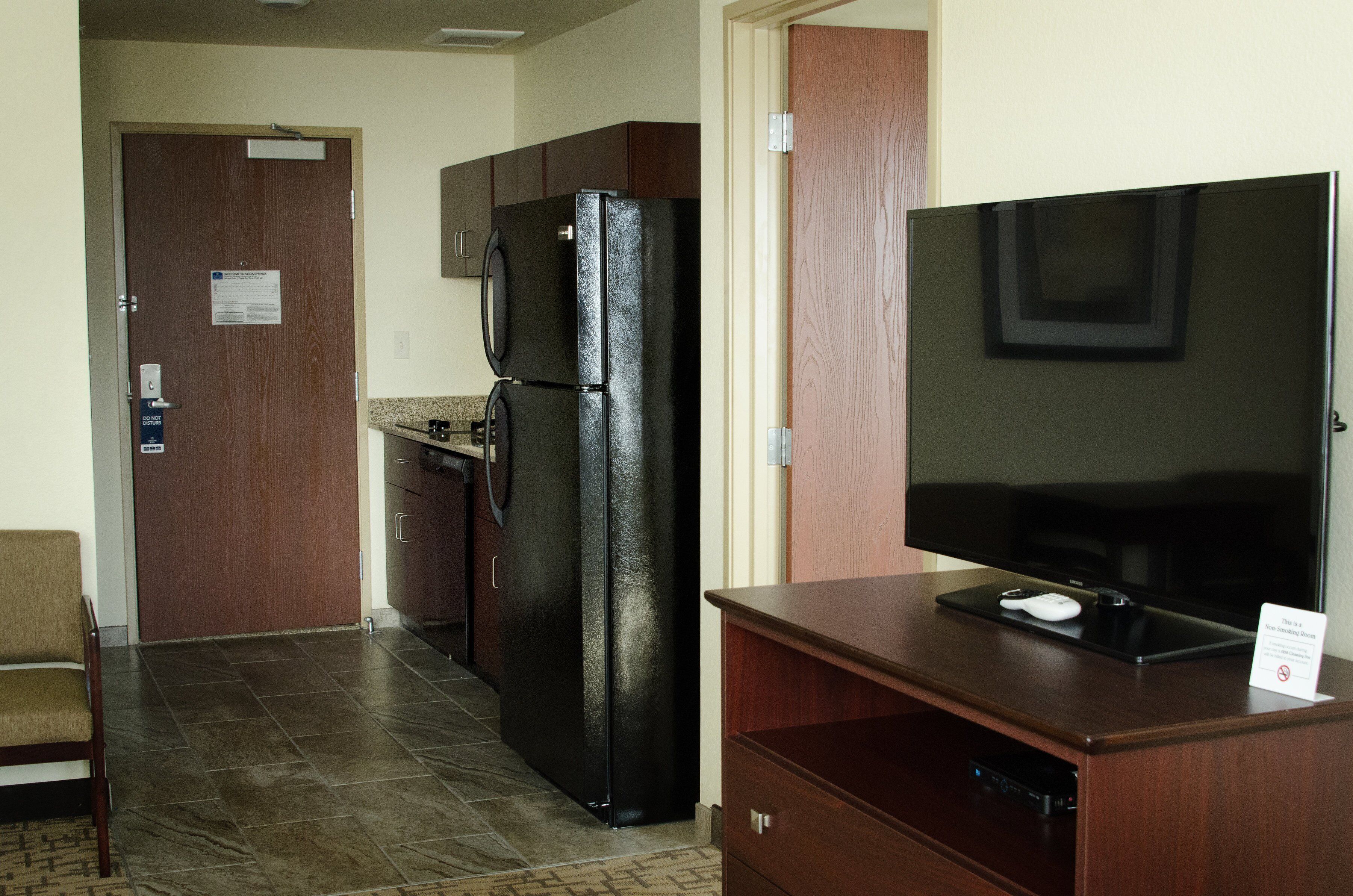 premium bedding, in-room safe, desk, laptop workspace