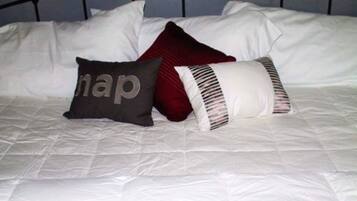 Romantic Suite, 1 King Bed, Private Bathroom, Courtyard View | Desk, iron/ironing board, rollaway beds, free WiFi