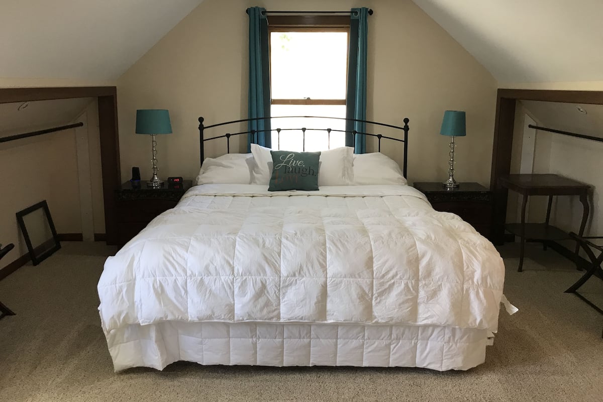 Desk, iron/ironing board, rollaway beds, free WiFi