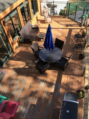 Exterior detail - Oak Creek Lodge (Bannister)