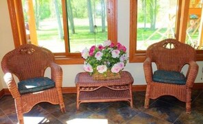 Interior - Oak Creek Lodge (Bannister)