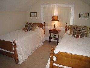 3 bedrooms, desk, free cots/infant beds, free WiFi