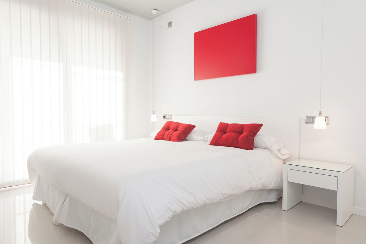 Minibar, escritorio, wifi gratis y ropa de cama
