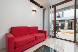 Minibar, Schreibtisch, kostenloses WLAN, Bettwäsche