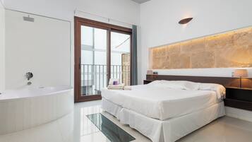 Minibar, desk, free WiFi, bed sheets