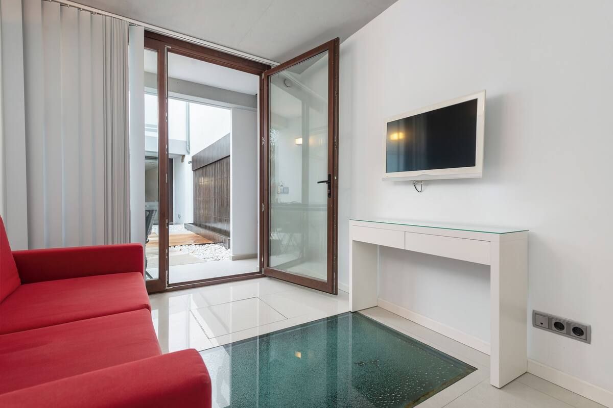Minibar, escritorio, wifi gratis y ropa de cama