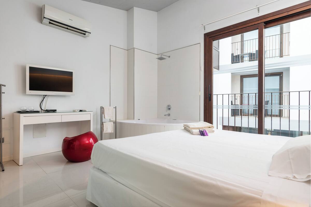 Minibar, escritorio, wifi gratis y ropa de cama