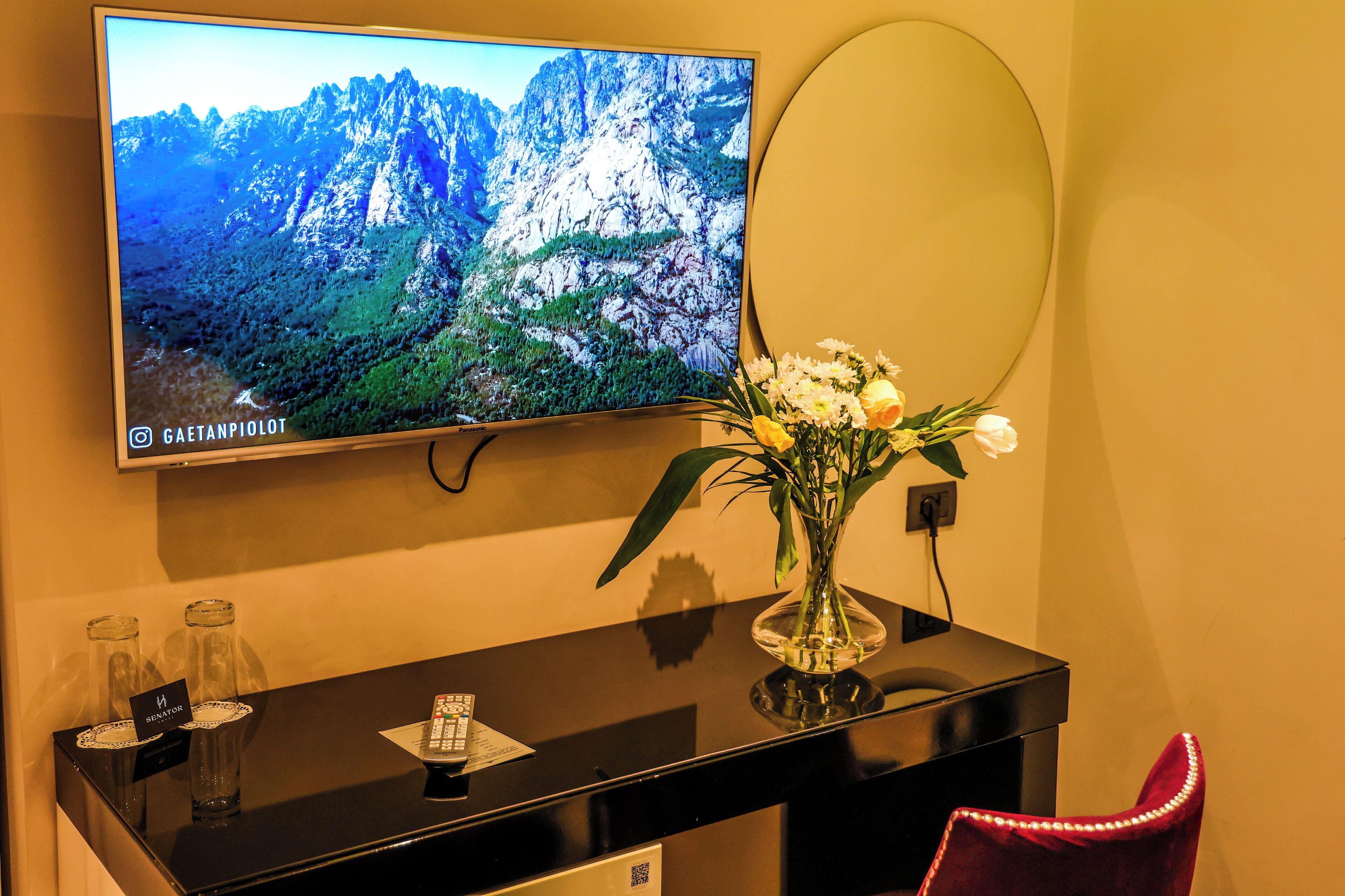 Ropa de cama de alta calidad, colchones con efecto memoria y minibar 