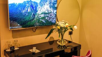 Chambre Supérieure Double ou avec lits jumeaux, balcon | Literie de qualité supérieure, matelas mémoire de forme, minibar