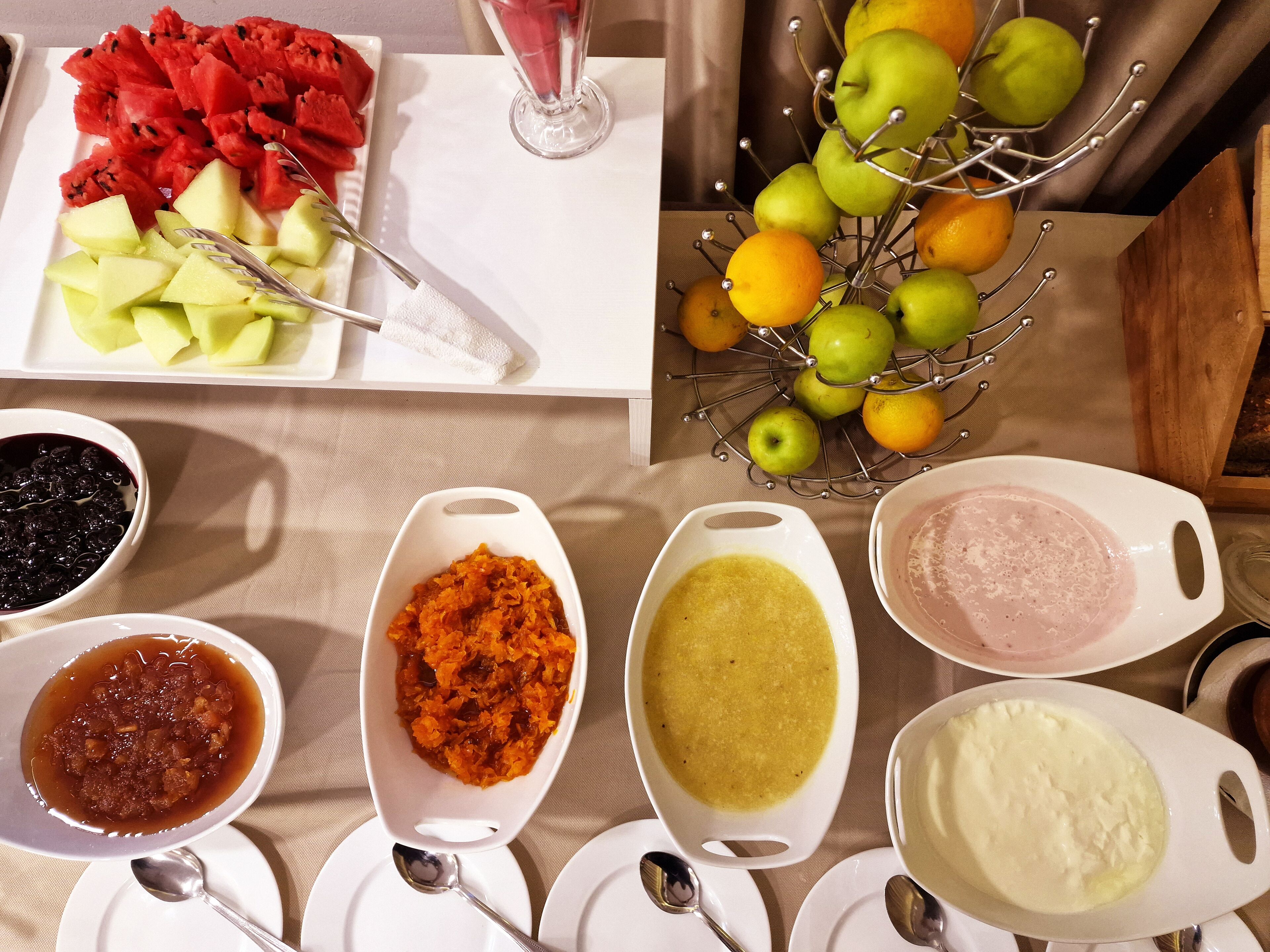 Daily continental breakfast (EUR 7 per person)