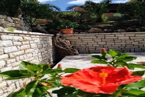 Exterior detail - Villa Stefanos Bungalows (Corfu)