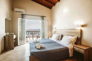 Caja fuerte, escritorio, cortinas opacas y wifi gratis