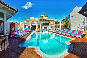 Outdoor pool, pool umbrellas, sun loungers