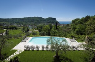 Outdoor pool, pool umbrellas, sun loungers
