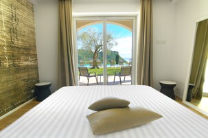 Suite Junior pianoterra  con Patio e vista Piscina | View from room