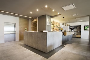 Bữa sáng kiểu Âu hàng ngày (15 EUR/mỗi người)