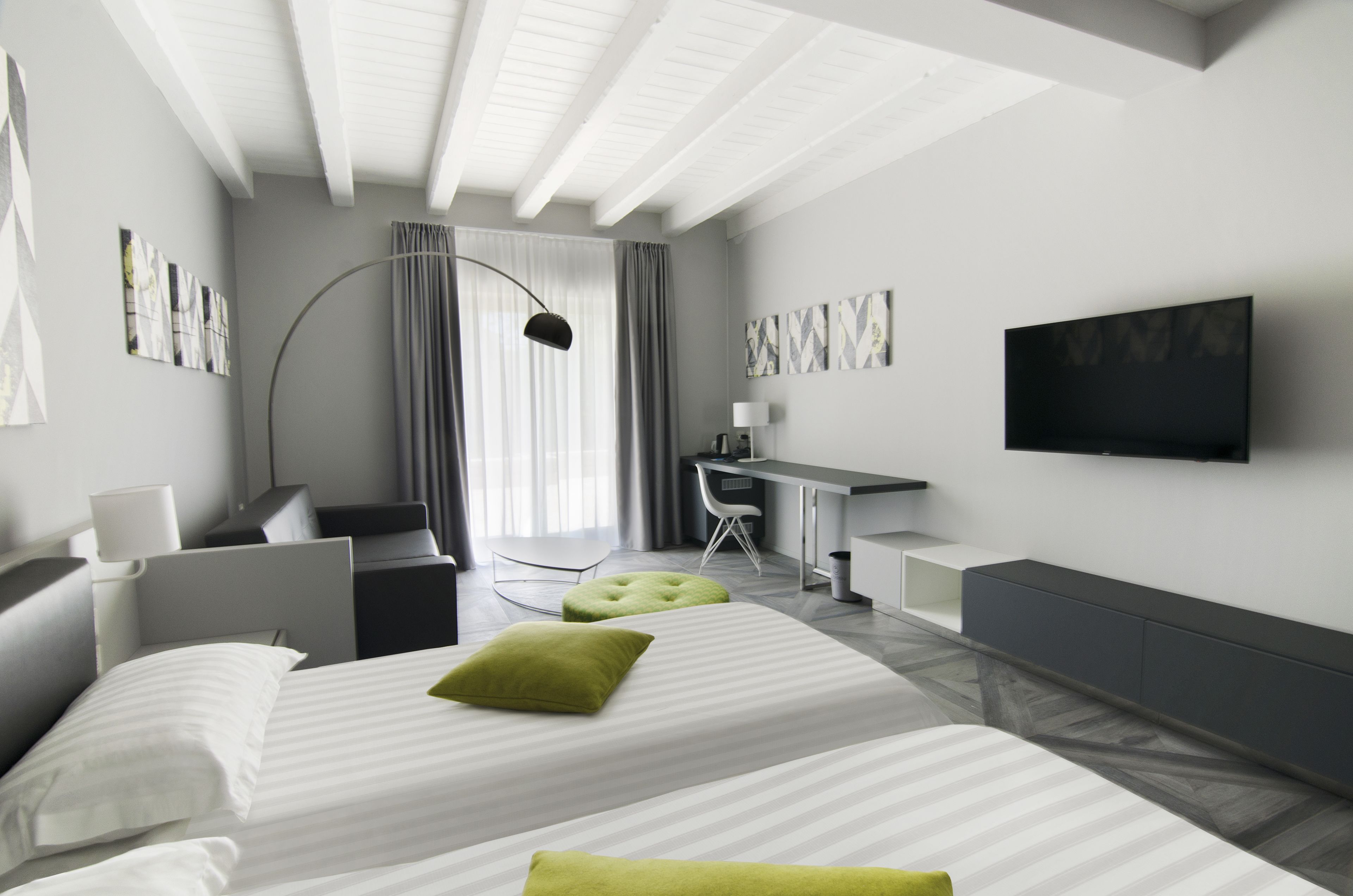 junior suite, balcony, garden view | premium bedding, minibar, in-room safe, desk