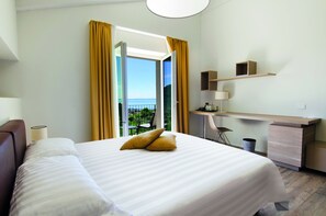 Premium bedding, minibar, in-room safe, desk - Cà Barbini Resort (Garda)