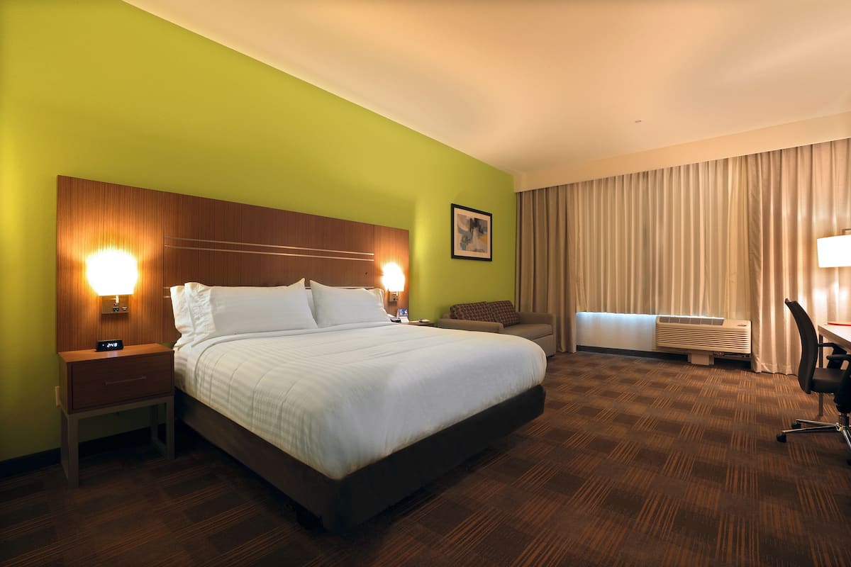 In-room safe, desk, laptop workspace, free WiFi