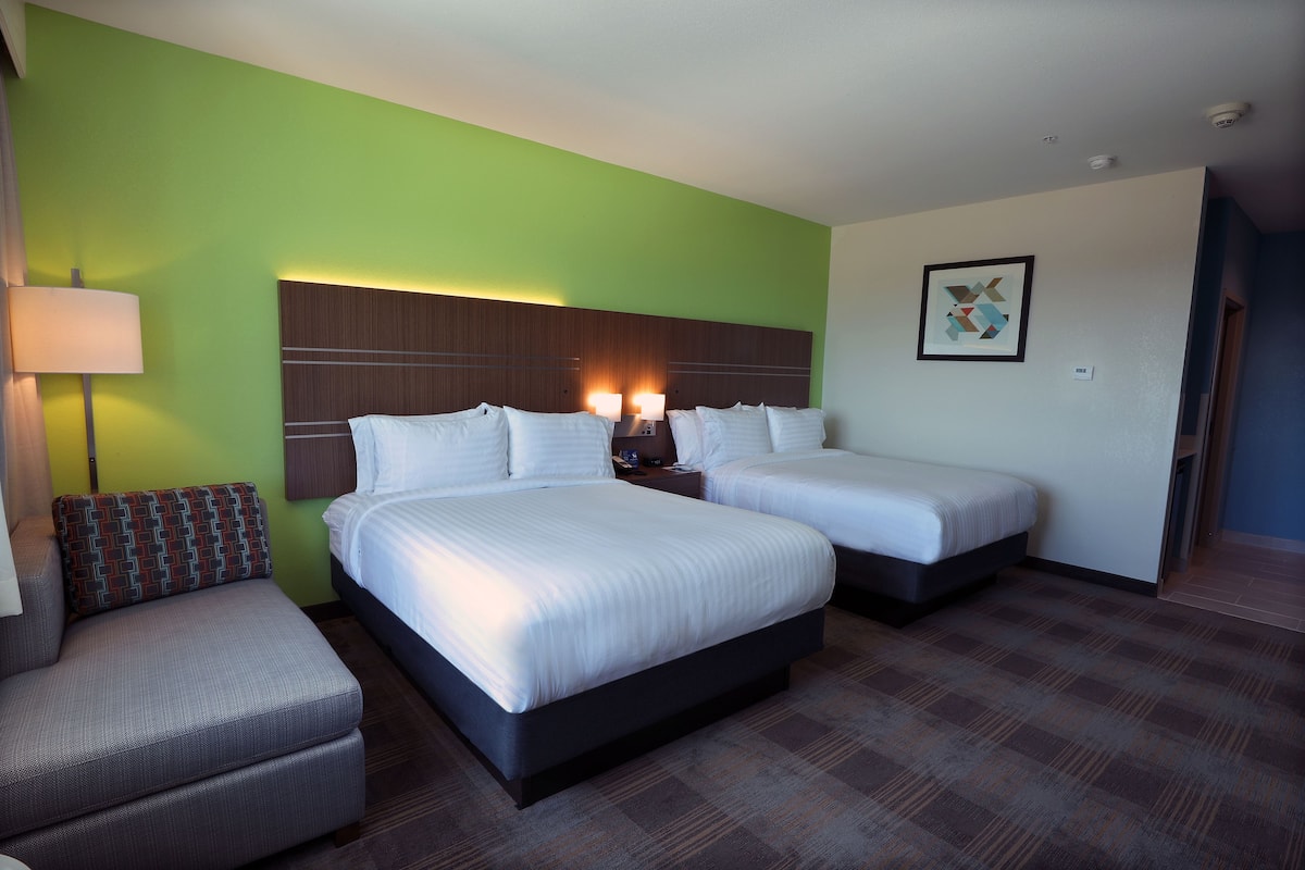 In-room safe, desk, laptop workspace, free WiFi