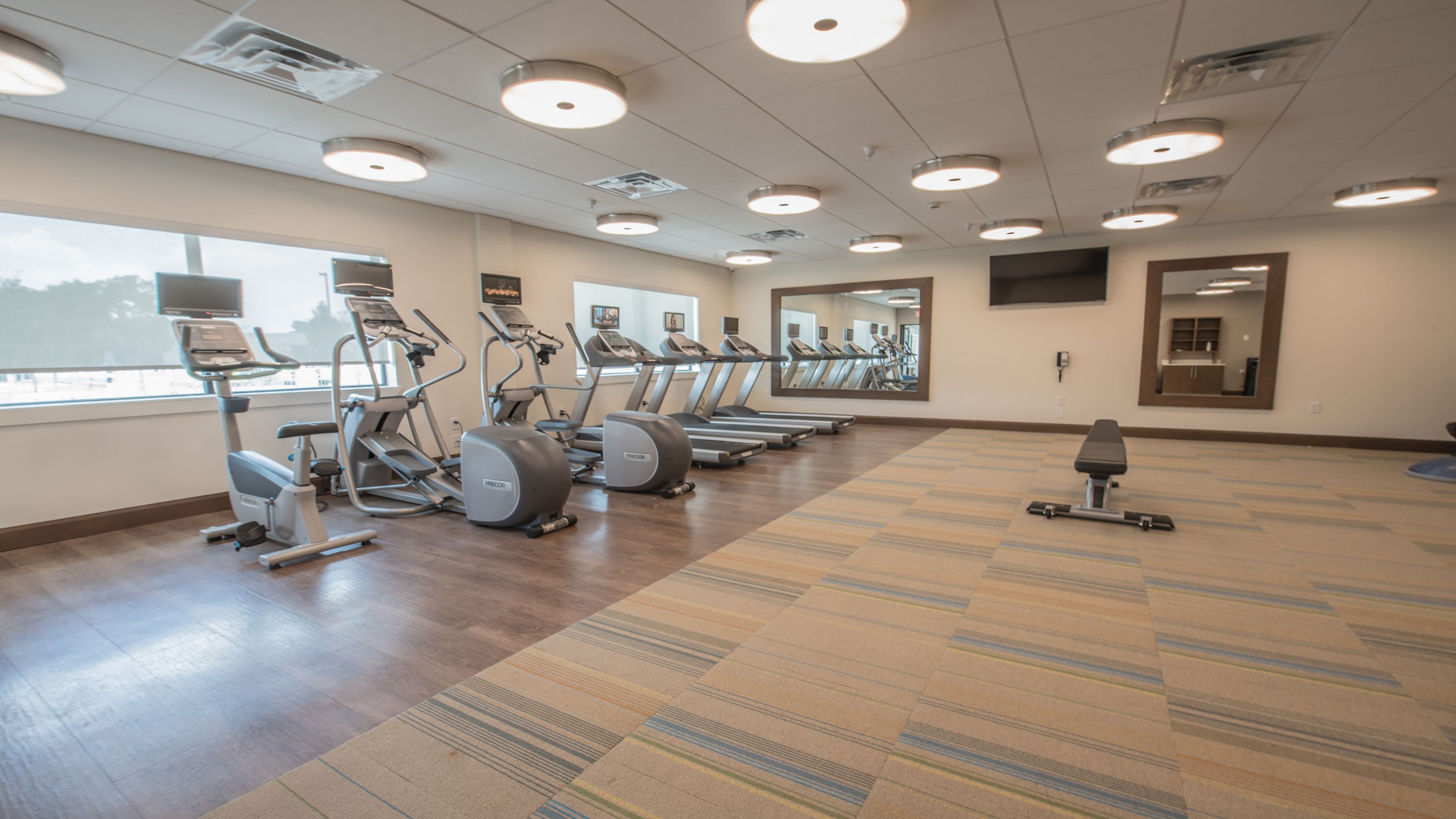 room, 1 king bed, accessible, non smoking (hearing, mobility) | fitness facility
