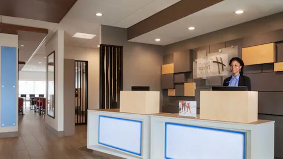 Holiday Inn Express and Suites-Cincinnati NE - Red Bank Road by IHG
